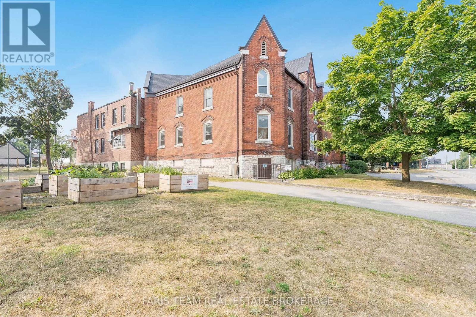 58 Peter Street N, Orillia, Ontario  L3V 4Y7 - Photo 5 - S12359904