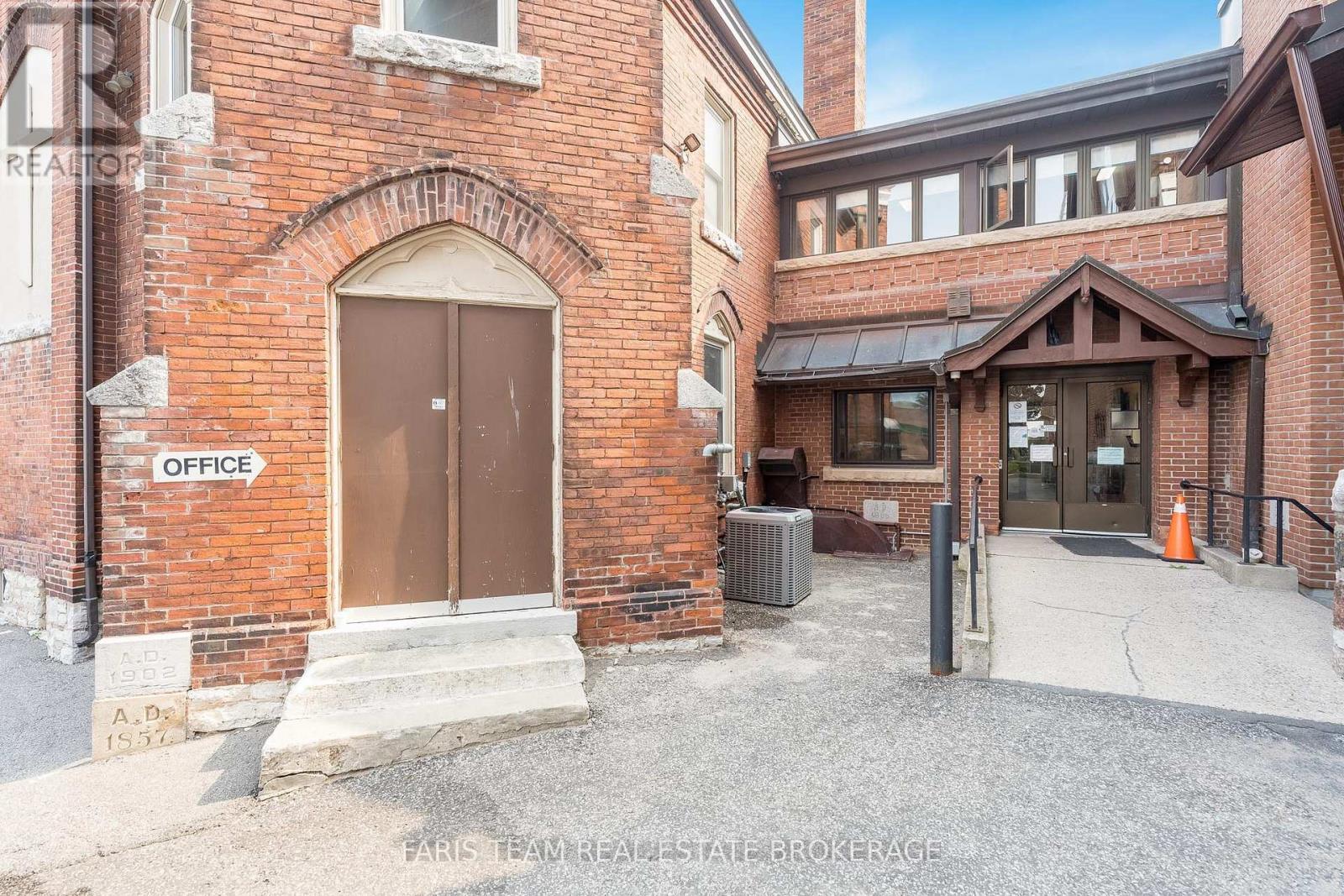 58 Peter Street N, Orillia, Ontario  L3V 4Y7 - Photo 8 - S12359904