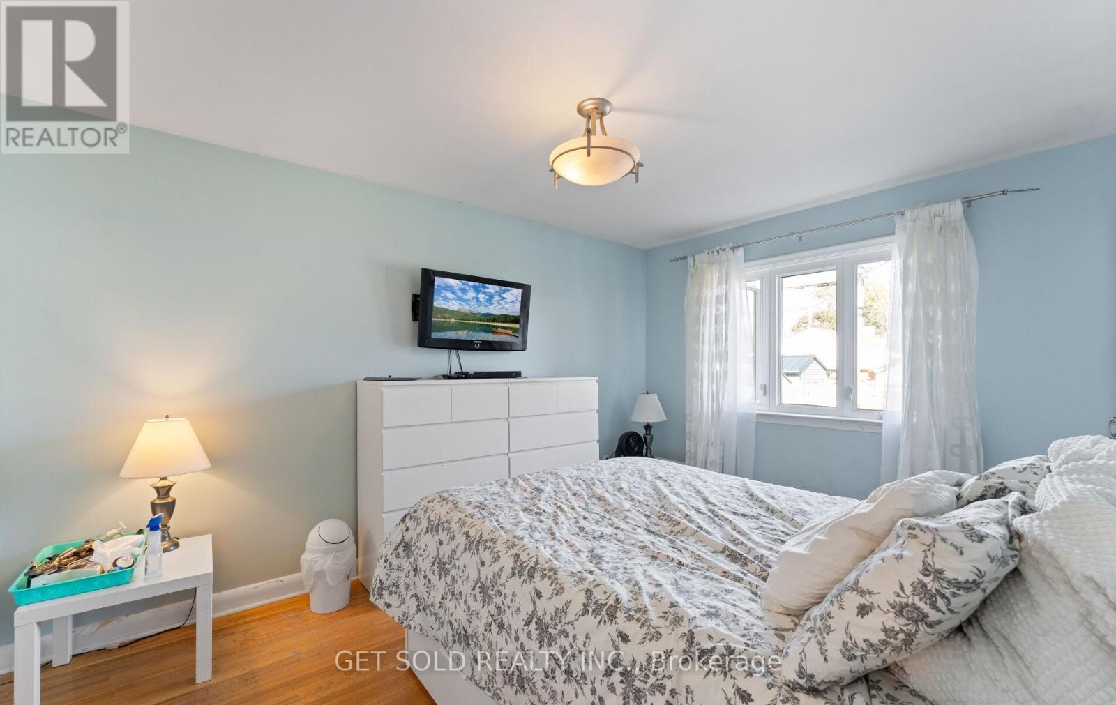 39 Pakenham Drive, Toronto, Ontario  M9W 4B2 - Photo 12 - W12436619