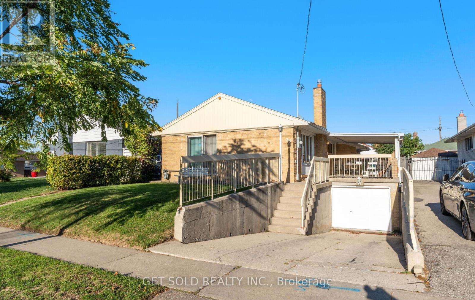 39 Pakenham Drive, Toronto, Ontario  M9W 4B2 - Photo 3 - W12436619