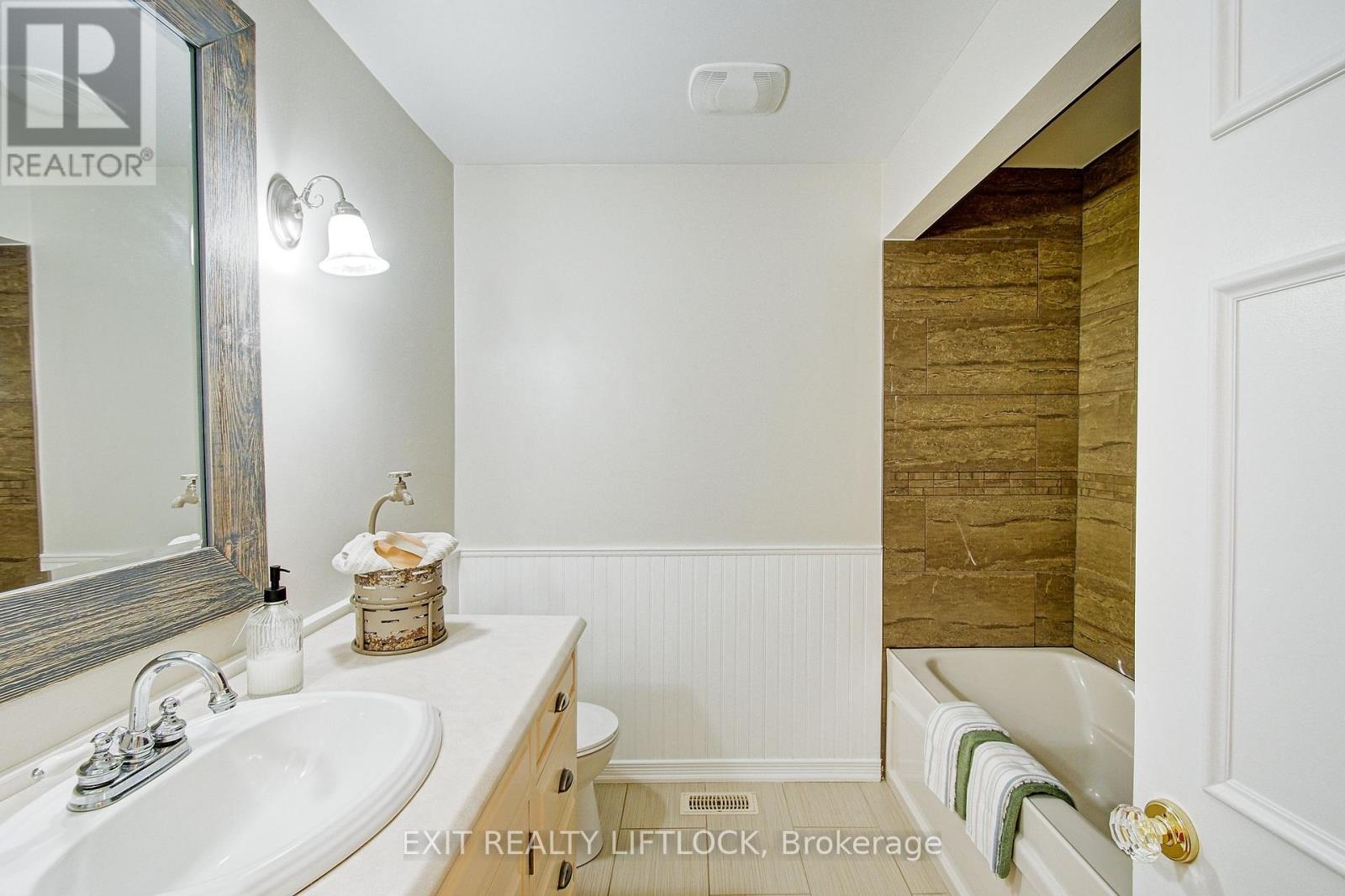 544 County Road 8, Douro-Dummer, Ontario  K0L 2H0 - Photo 16 - X12476524