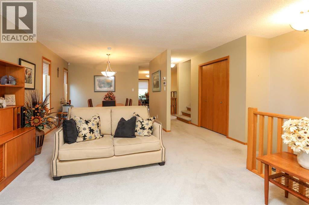 112 Edgewood Boulevard W, Lethbridge, Alberta  T1K 5Z7 - Photo 5 - A2262621