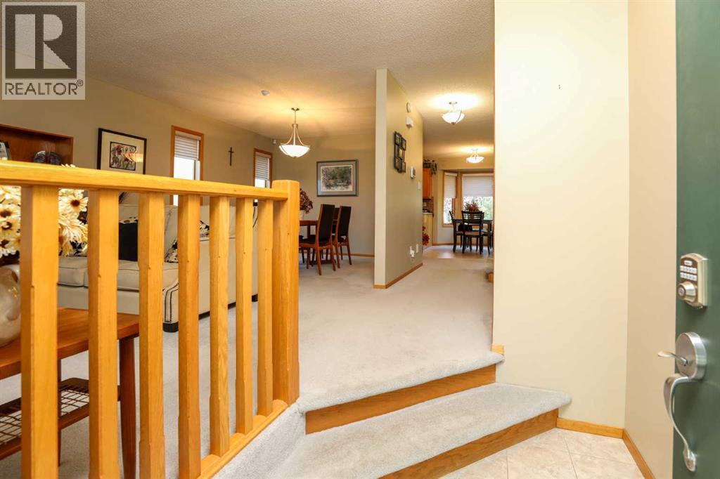 112 Edgewood Boulevard W, Lethbridge, Alberta  T1K 5Z7 - Photo 2 - A2262621