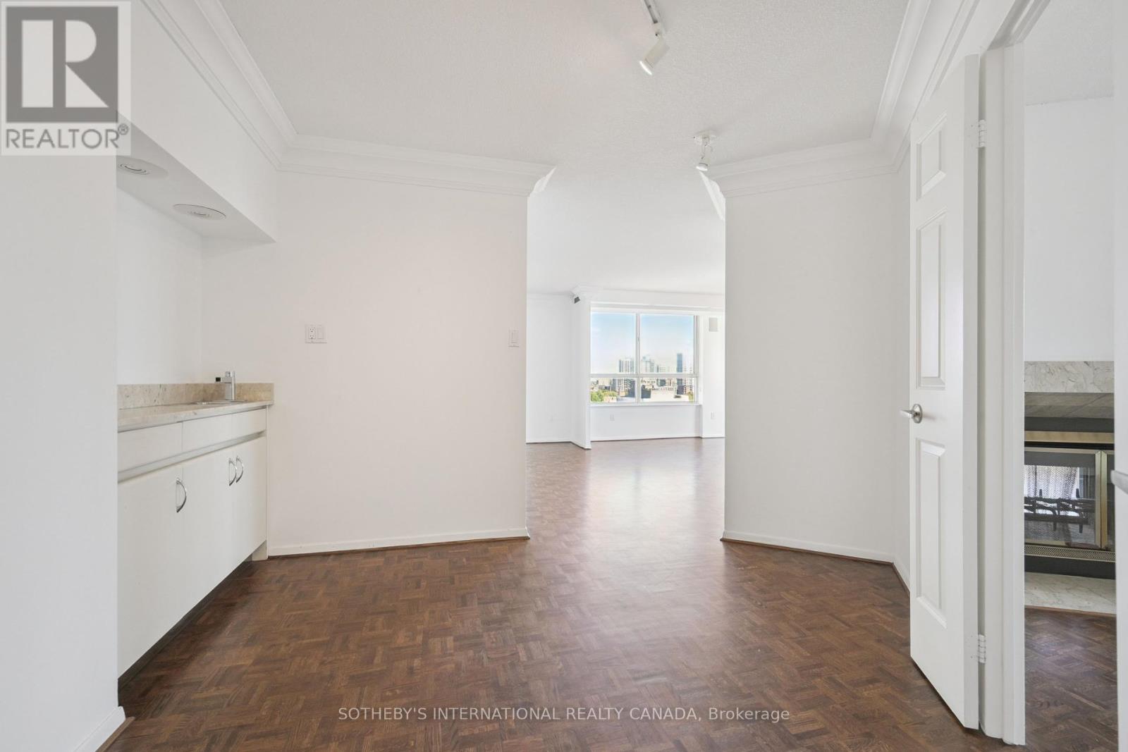 1104 - 130 Carlton Street, Toronto, Ontario  M5A 4K3 - Photo 5 - C12454512