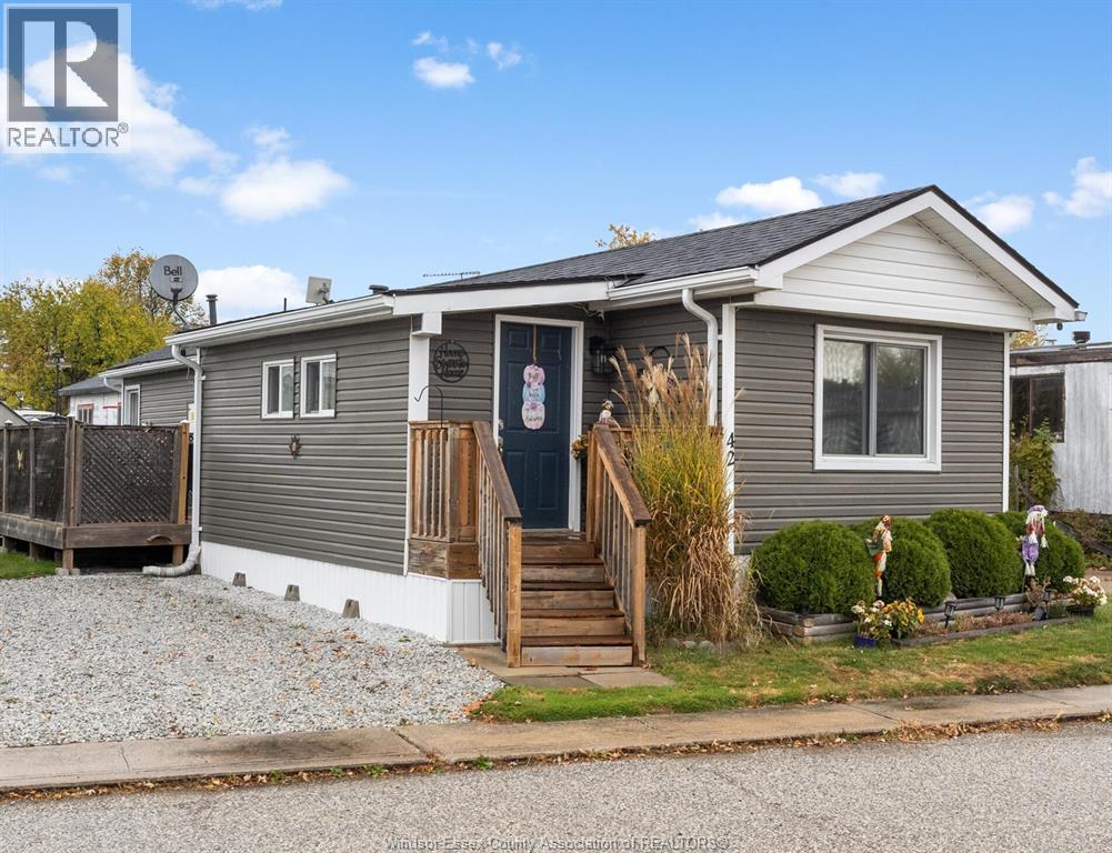 MLS# 25027784: 42 WILDER DRIVE South, Lakeshore, Canada