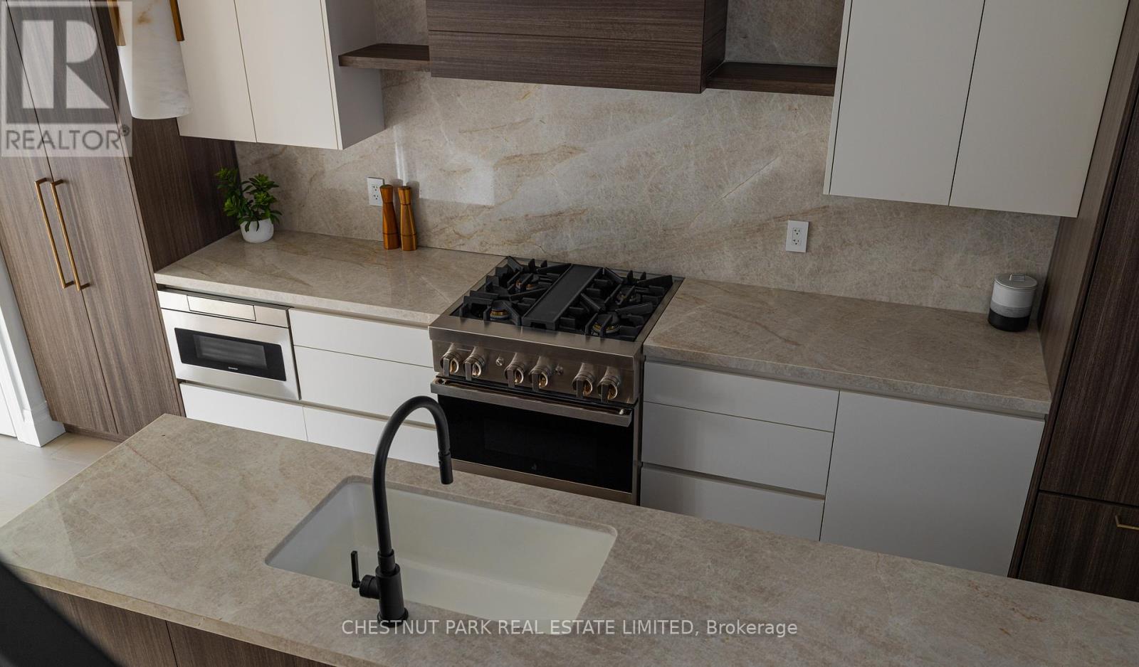 112 Givins Street, Toronto, Ontario  M6J 2X9 - Photo 12 - C12501702