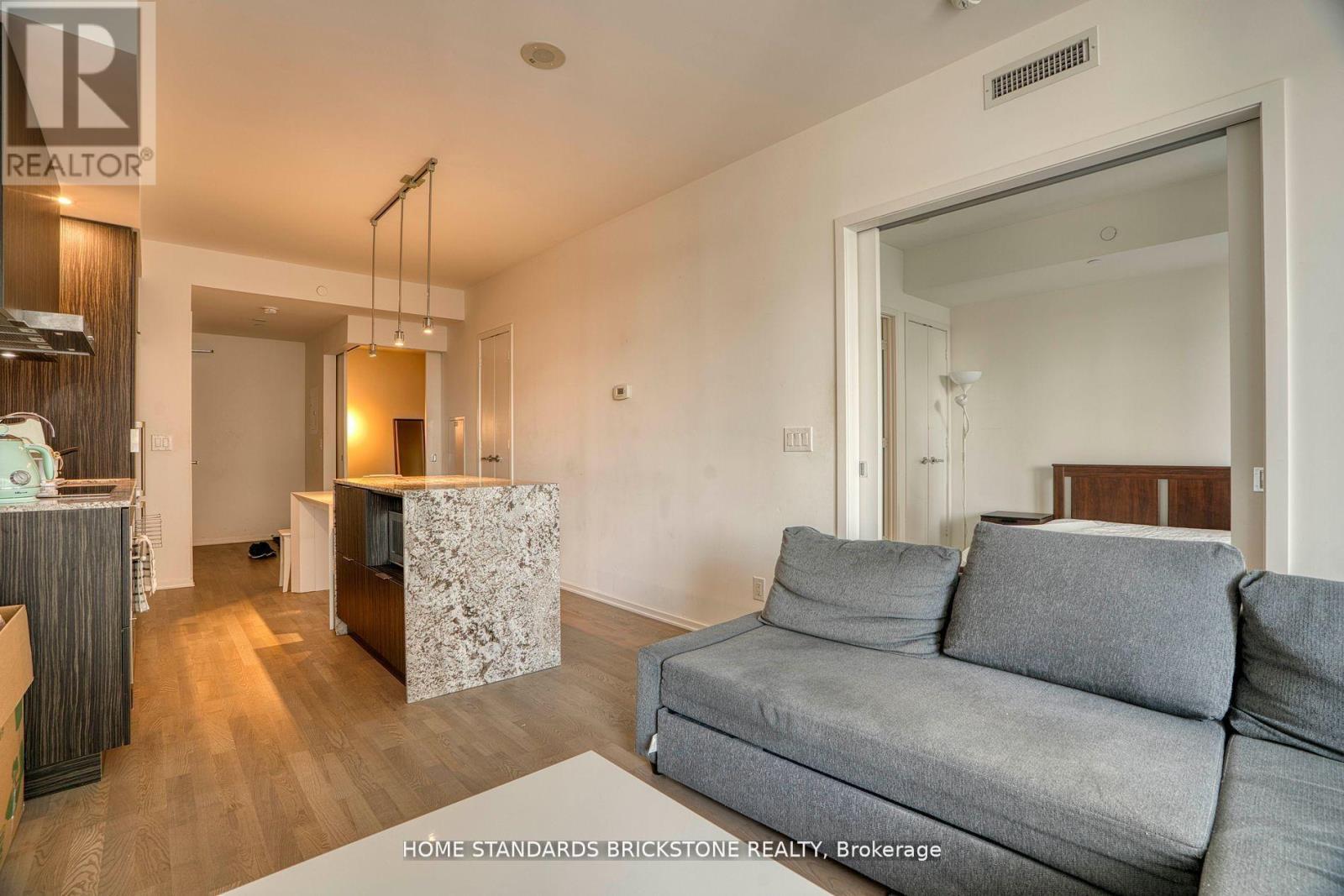 1609 - 1 Bloor Street E, Toronto, Ontario  M4W 0A8 - Photo 3 - C12501710