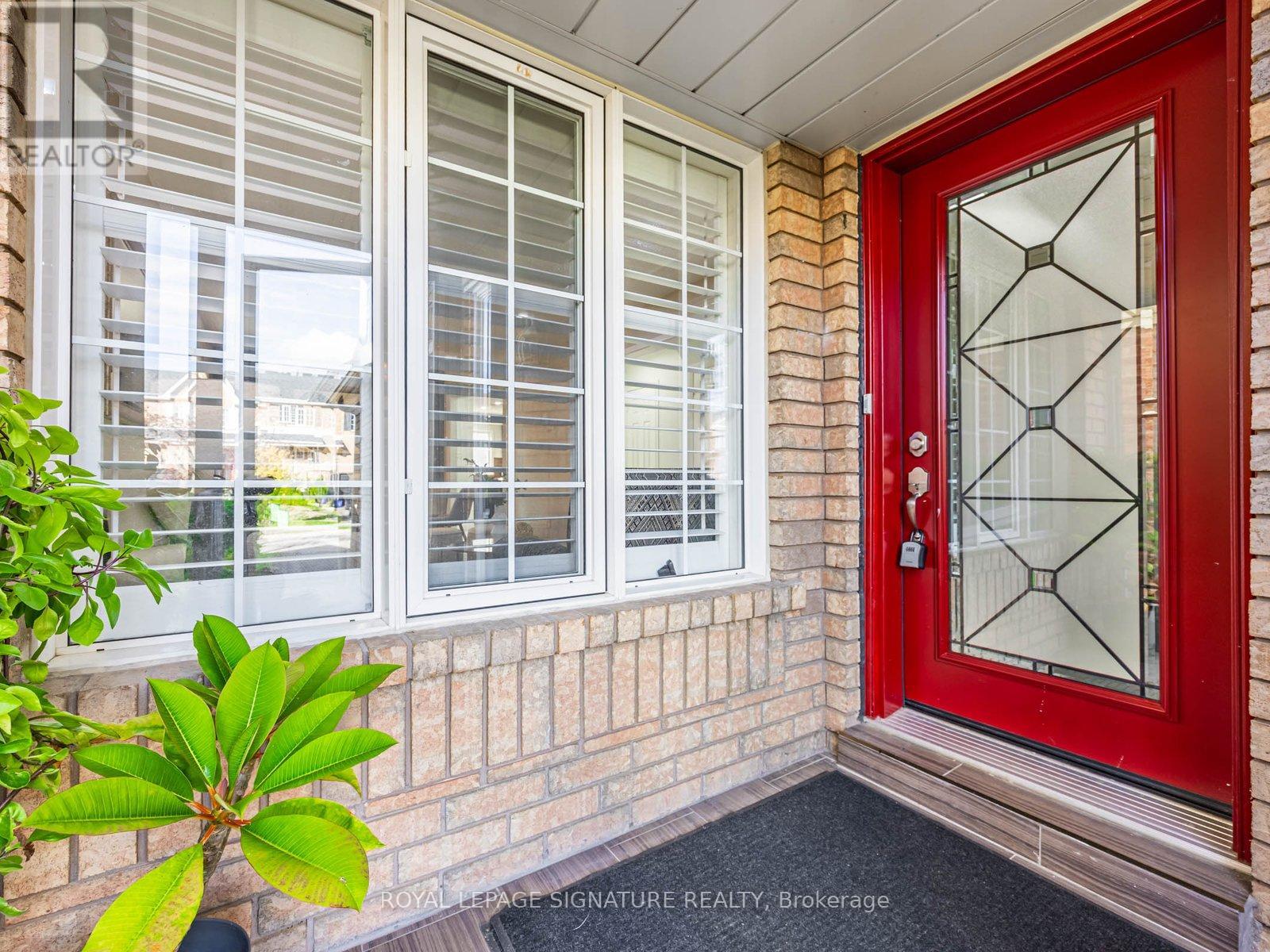 39 Lax Avenue, Ajax, Ontario  L1Z 1G7 - Photo 2 - E12501776