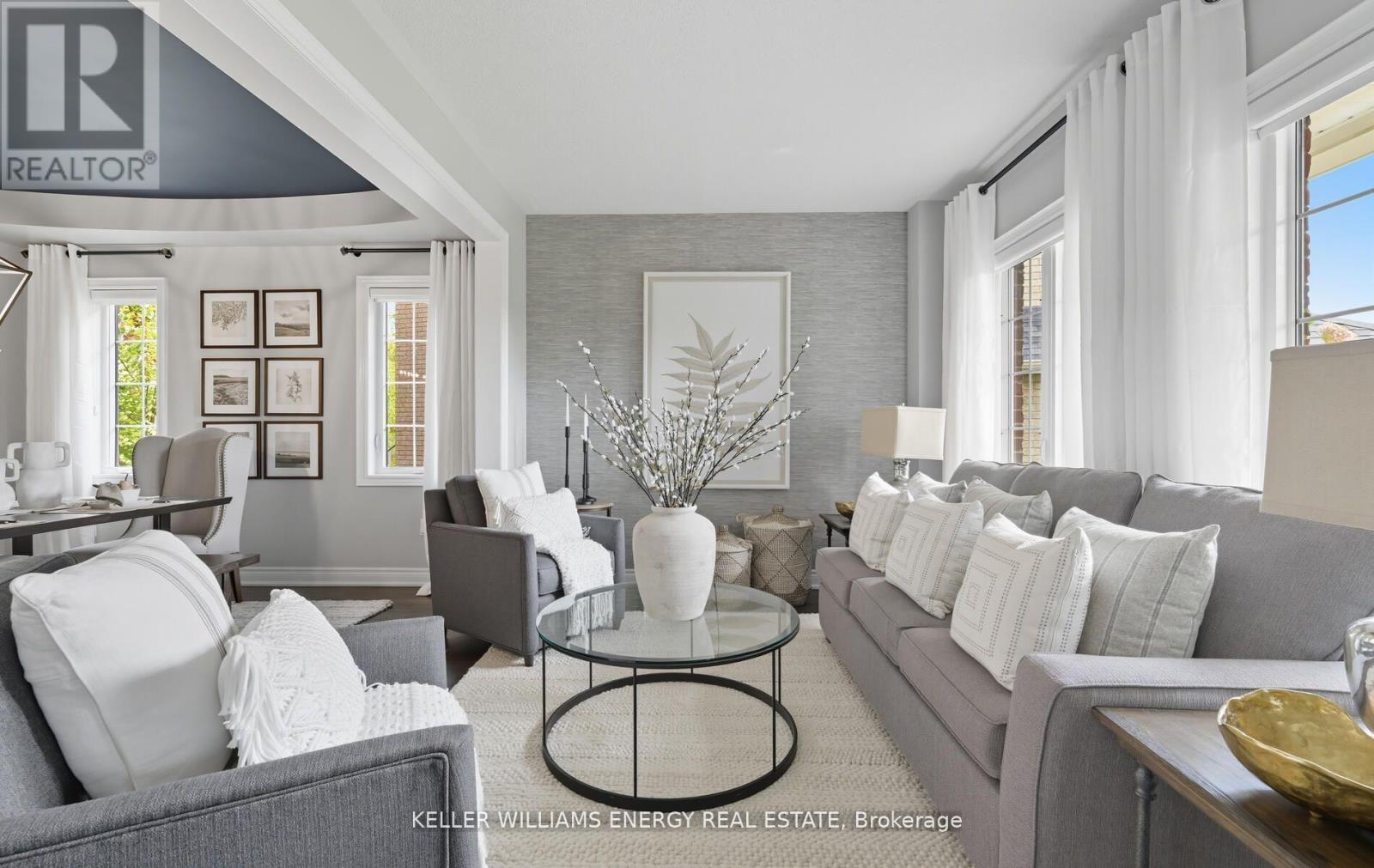 28 Coach Crescent, Whitby, Ontario  L1R 0K8 - Photo 4 - E12478428