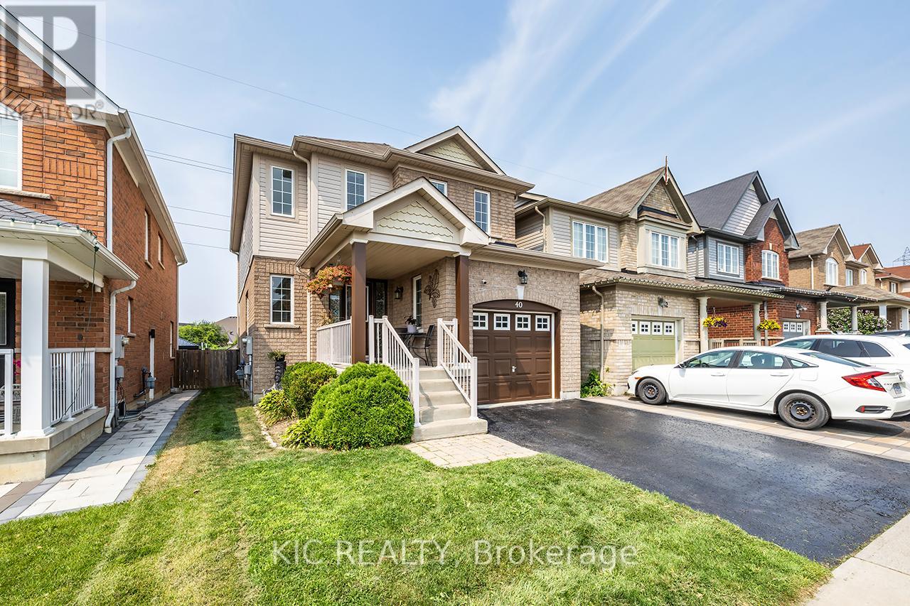 40 PUTTINGEDGE DRIVE, Whitby, Ontario