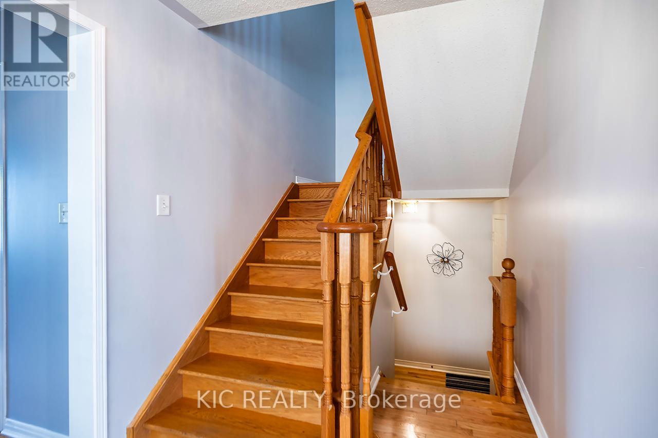 40 Puttingedge Drive, Whitby, Ontario  L1R 0H7 - Photo 10 - E12502058