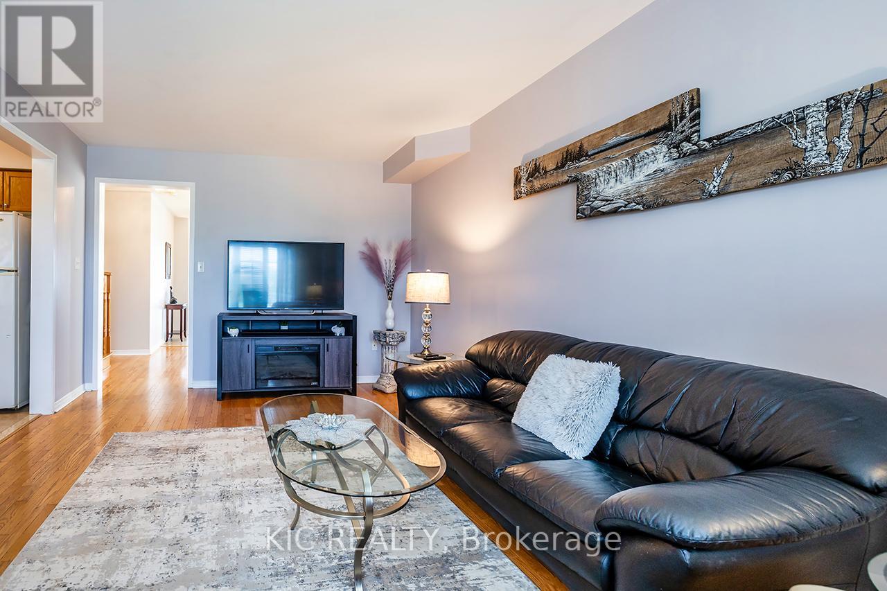 40 Puttingedge Drive, Whitby, Ontario  L1R 0H7 - Photo 14 - E12502058