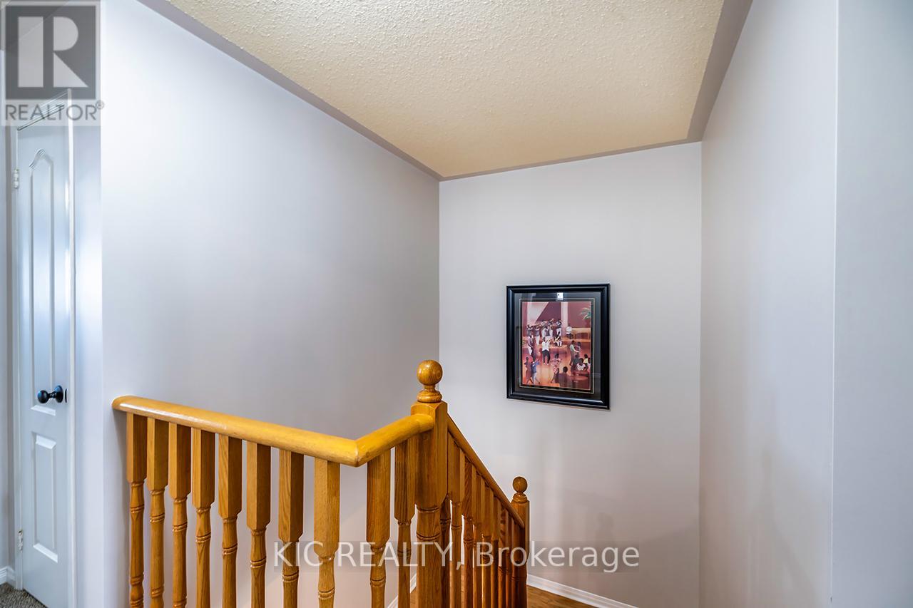 40 Puttingedge Drive, Whitby, Ontario  L1R 0H7 - Photo 21 - E12502058