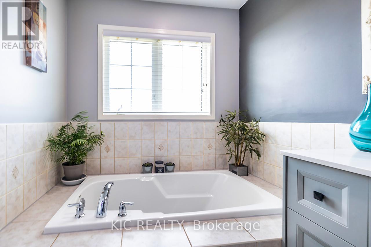 40 Puttingedge Drive, Whitby, Ontario  L1R 0H7 - Photo 27 - E12502058