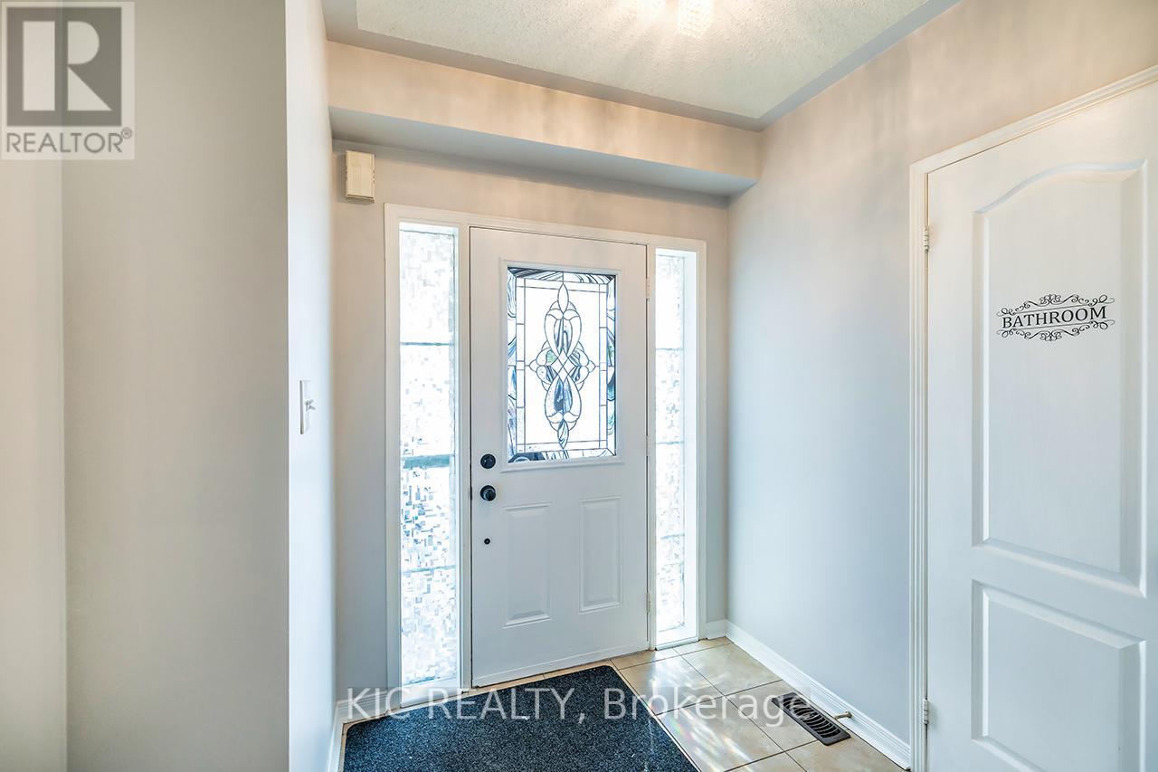 40 Puttingedge Drive, Whitby, Ontario  L1R 0H7 - Photo 4 - E12502058