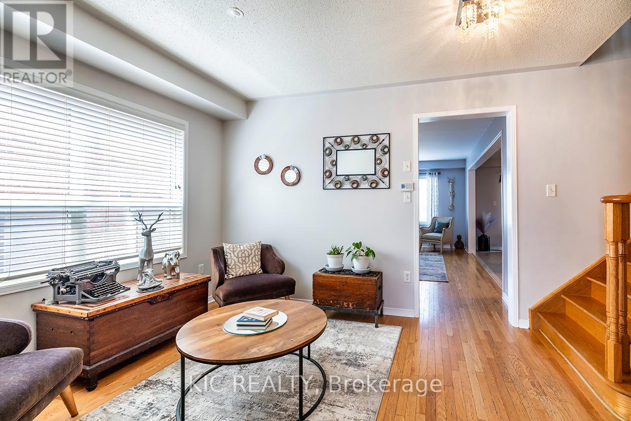 40 Puttingedge Drive, Whitby, Ontario  L1R 0H7 - Photo 9 - E12502058