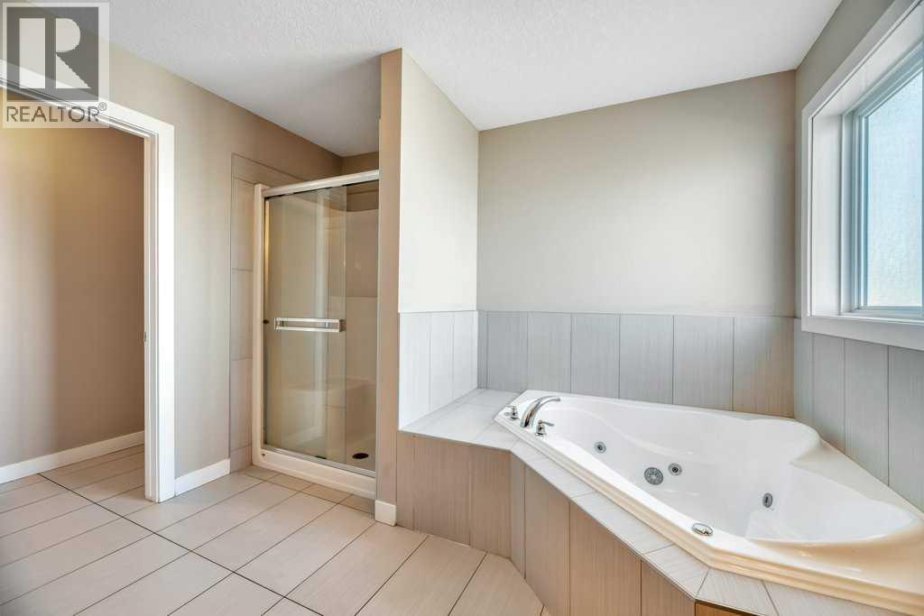 2450 Baysprings Link Sw, Airdrie, Alberta  T4B 3V2 - Photo 32 - A2266469