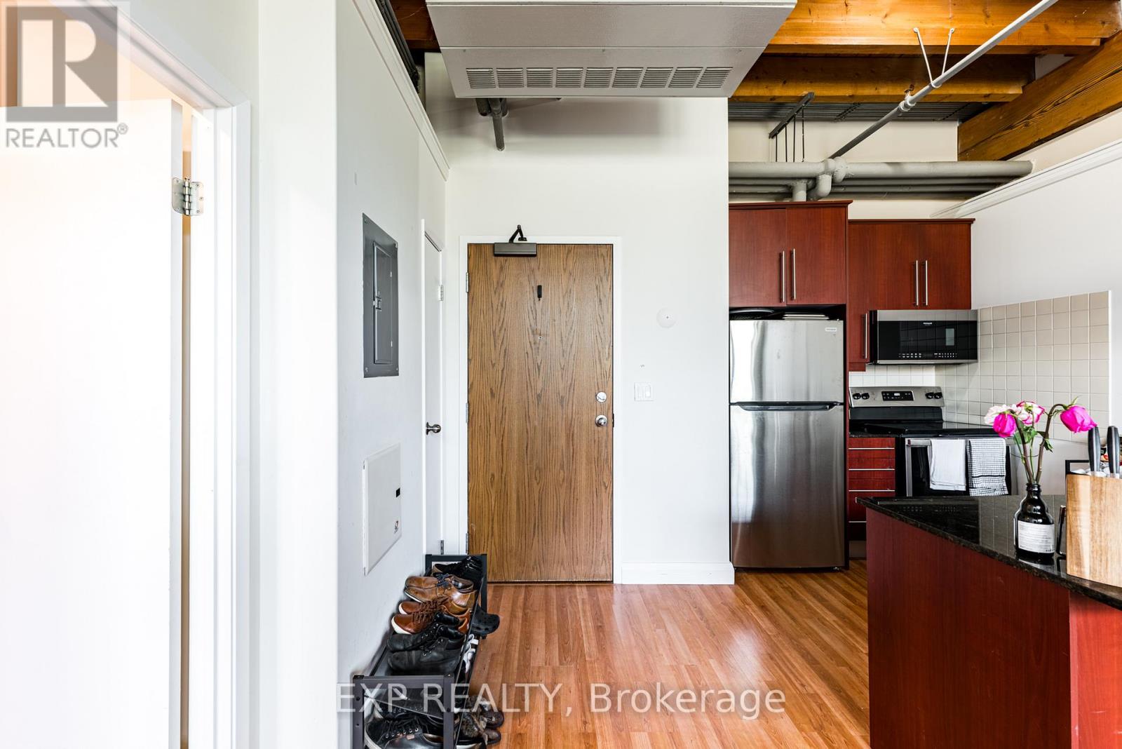 111 - 543 Timothy Street, Newmarket, Ontario  L3Y 1R1 - Photo 3 - N12501696