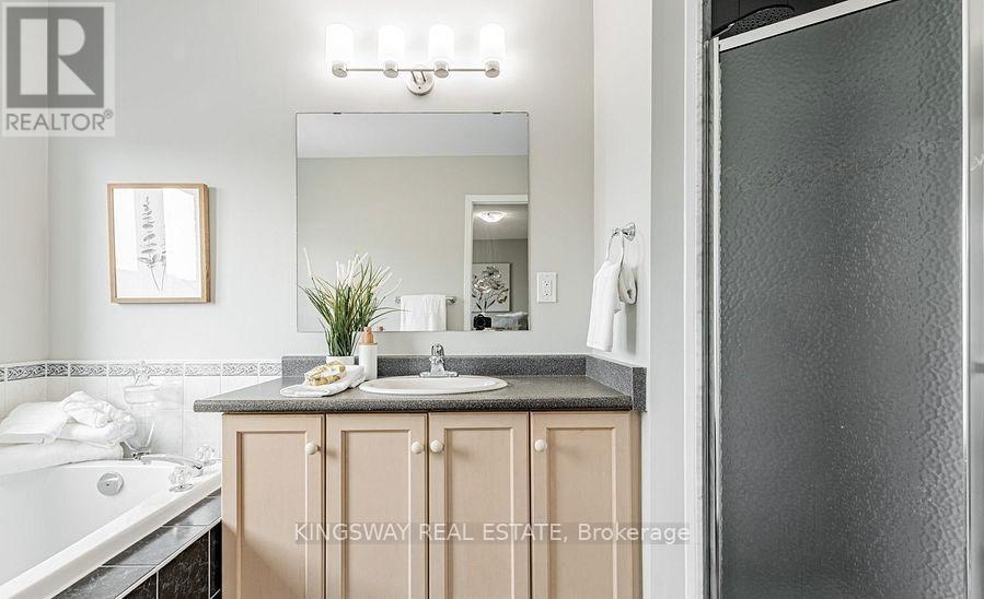 215 Equator Crescent, Vaughan (Vellore Village), Ontario  L6A 2Y1 - Photo 11 - N12501748