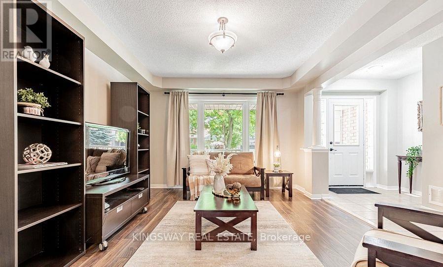 215 Equator Crescent, Vaughan (Vellore Village), Ontario  L6A 2Y1 - Photo 2 - N12501748