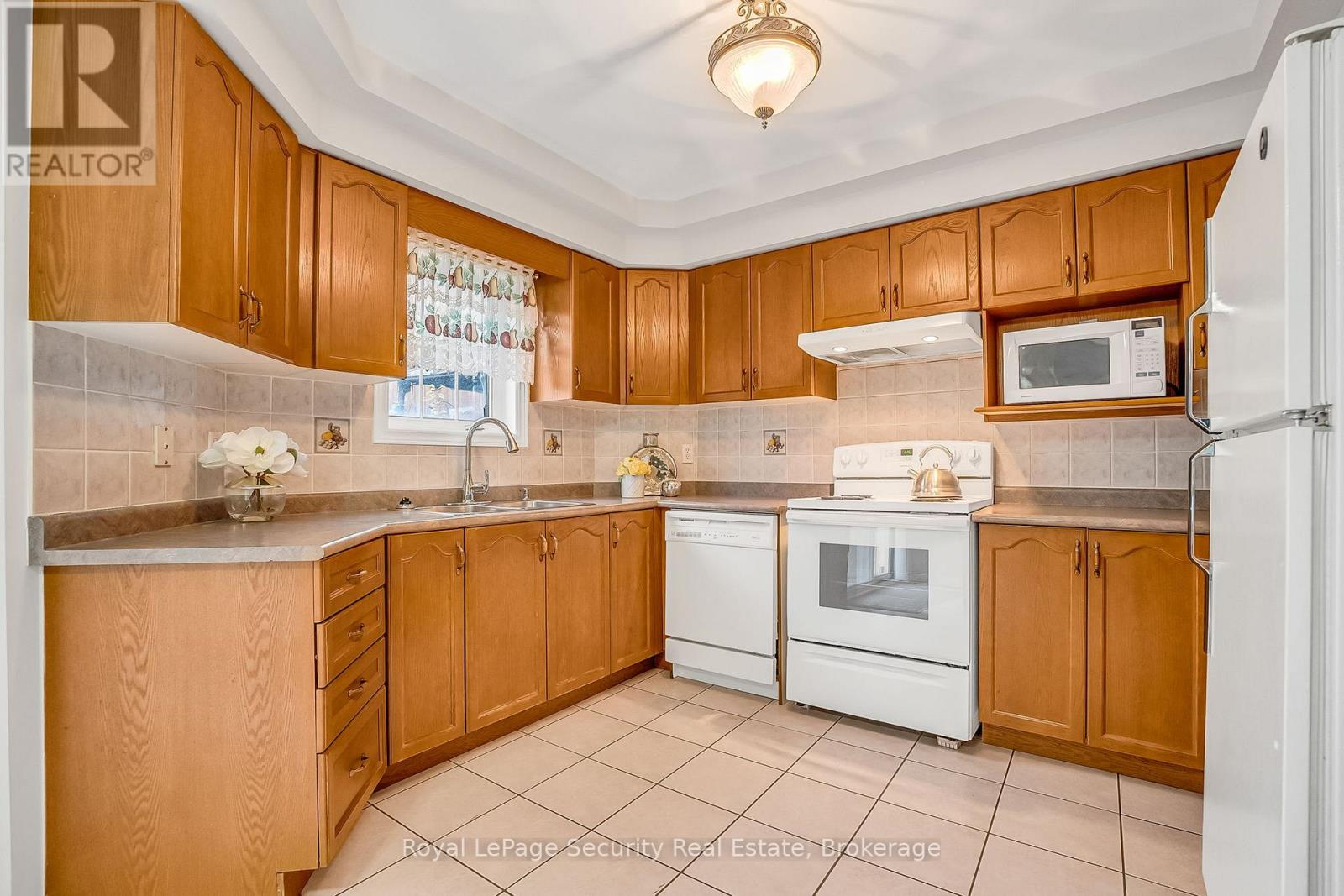 150 Royal Appian Crescent, Vaughan, Ontario  L4K 5L7 - Photo 19 - N12501754