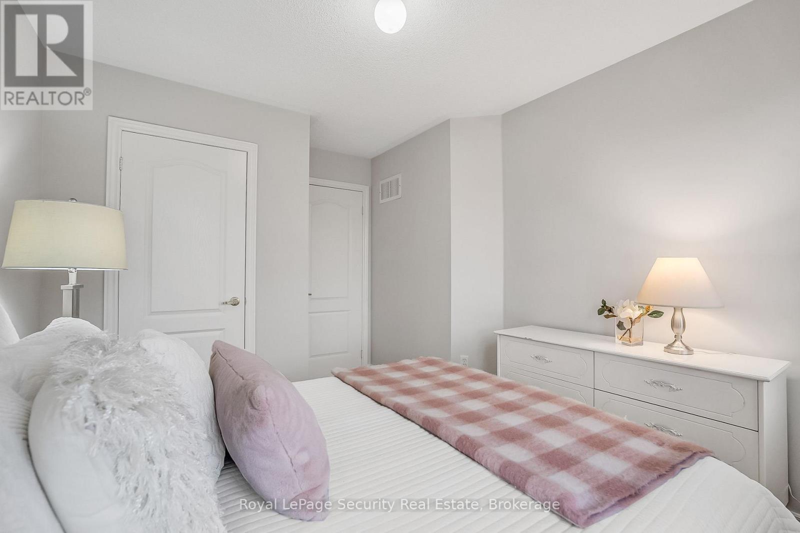 150 Royal Appian Crescent, Vaughan, Ontario  L4K 5L7 - Photo 37 - N12501754