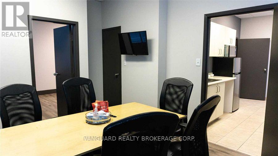 200 - 8810 Jane Street, Vaughan, Ontario  L4K 2M9 - Photo 3 - N12501794