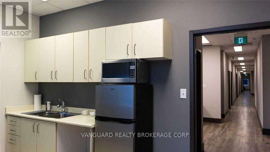 200 - 8810 Jane Street, Vaughan, Ontario  L4K 2M9 - Photo 4 - N12501794