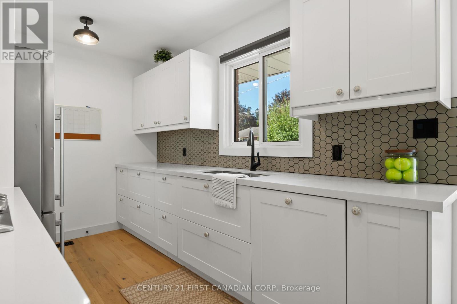 21 Marbenor Crescent, London East, Ontario  N5W 1T4 - Photo 14 - X12502004