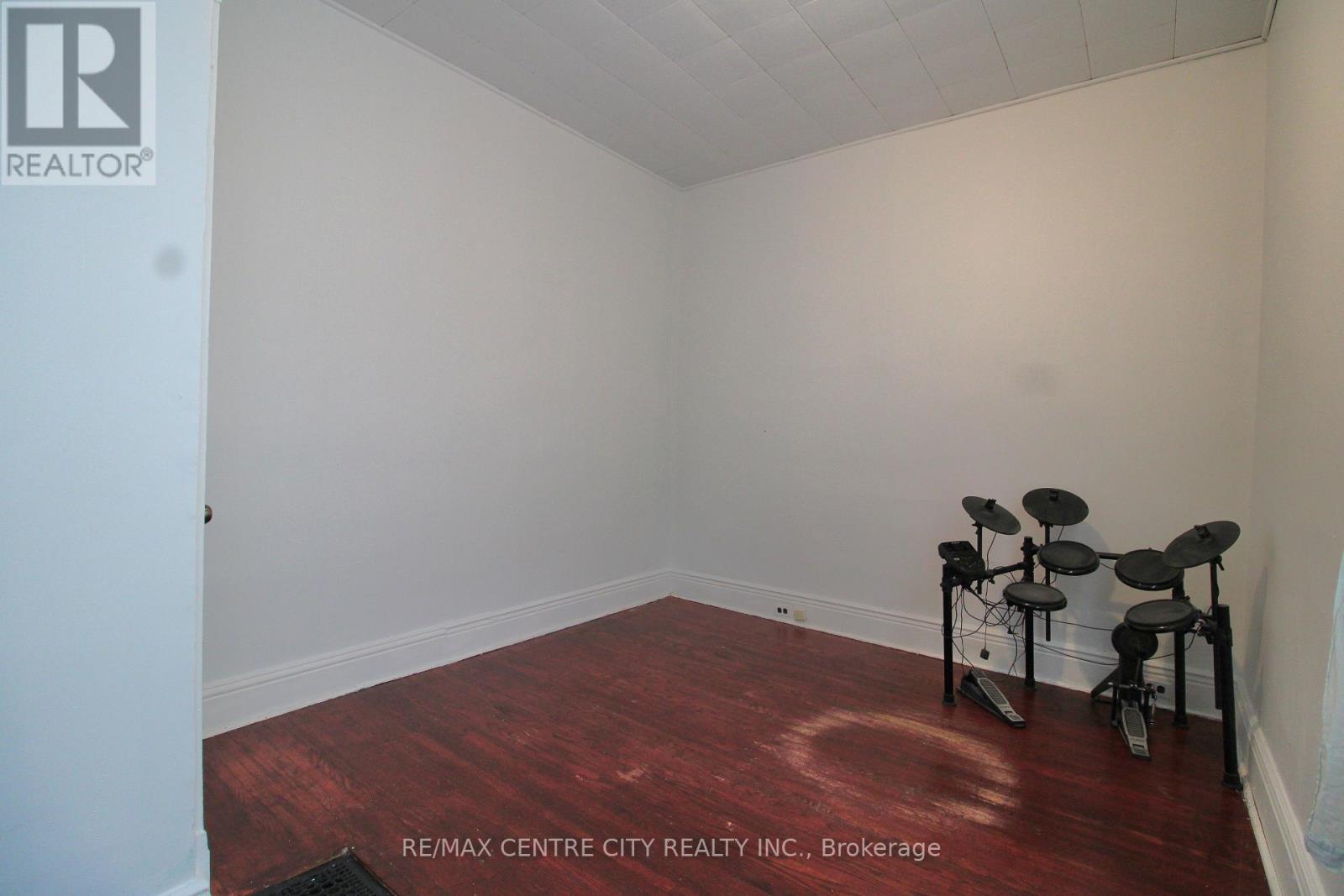 28 Maple Street, St. Thomas, Ontario  N5R 1Y9 - Photo 18 - X12502048