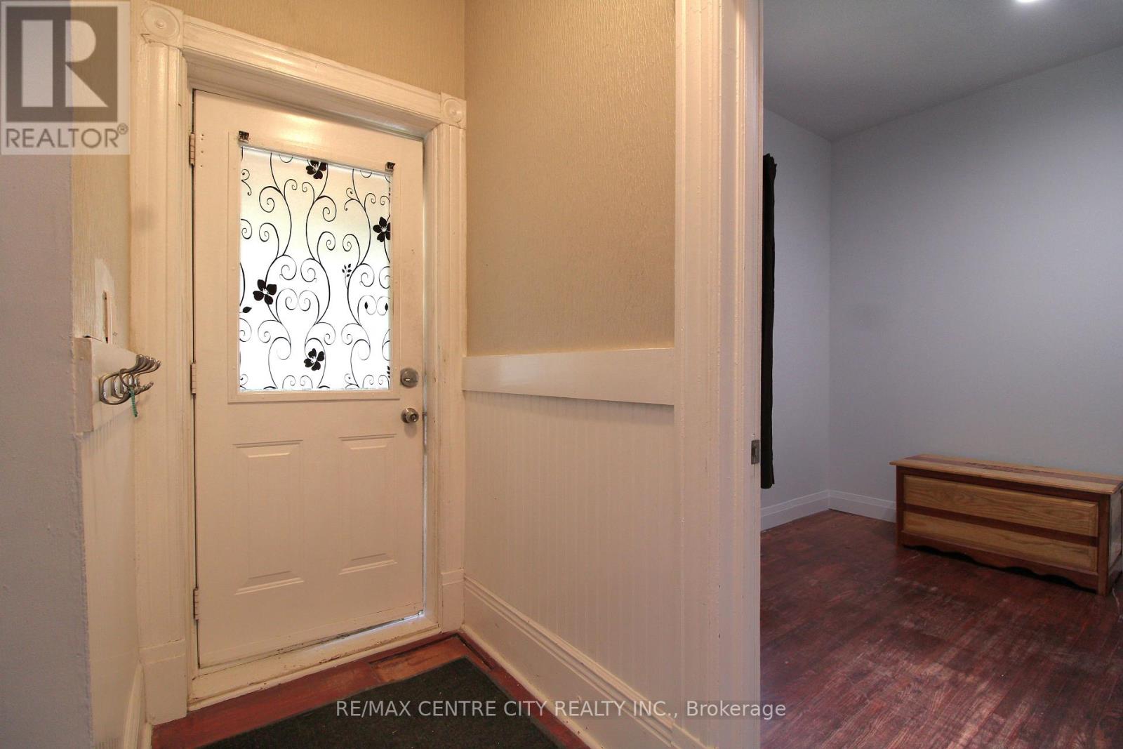 28 Maple Street, St. Thomas, Ontario  N5R 1Y9 - Photo 3 - X12502048