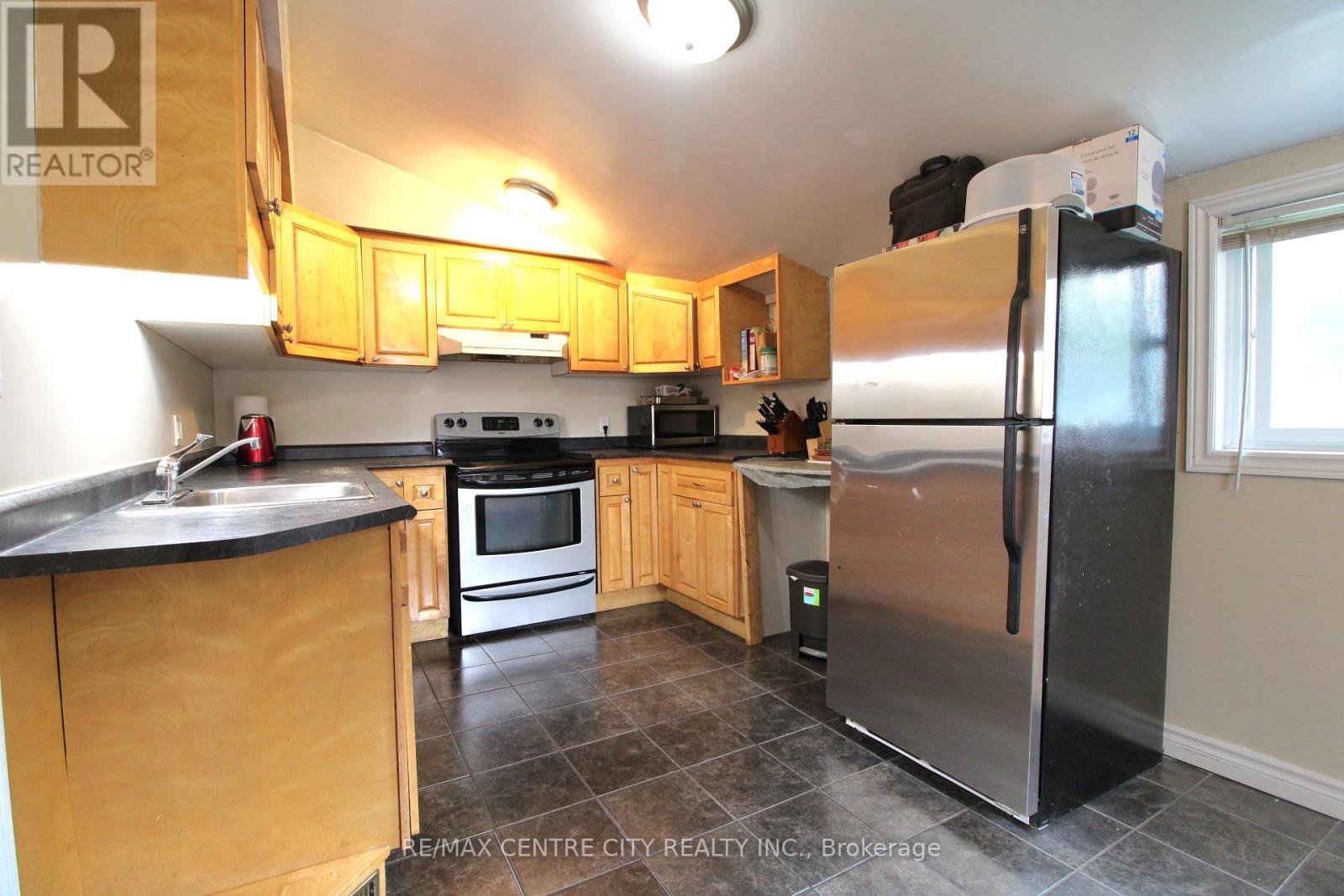 28 Maple Street, St. Thomas, Ontario  N5R 1Y9 - Photo 9 - X12502048