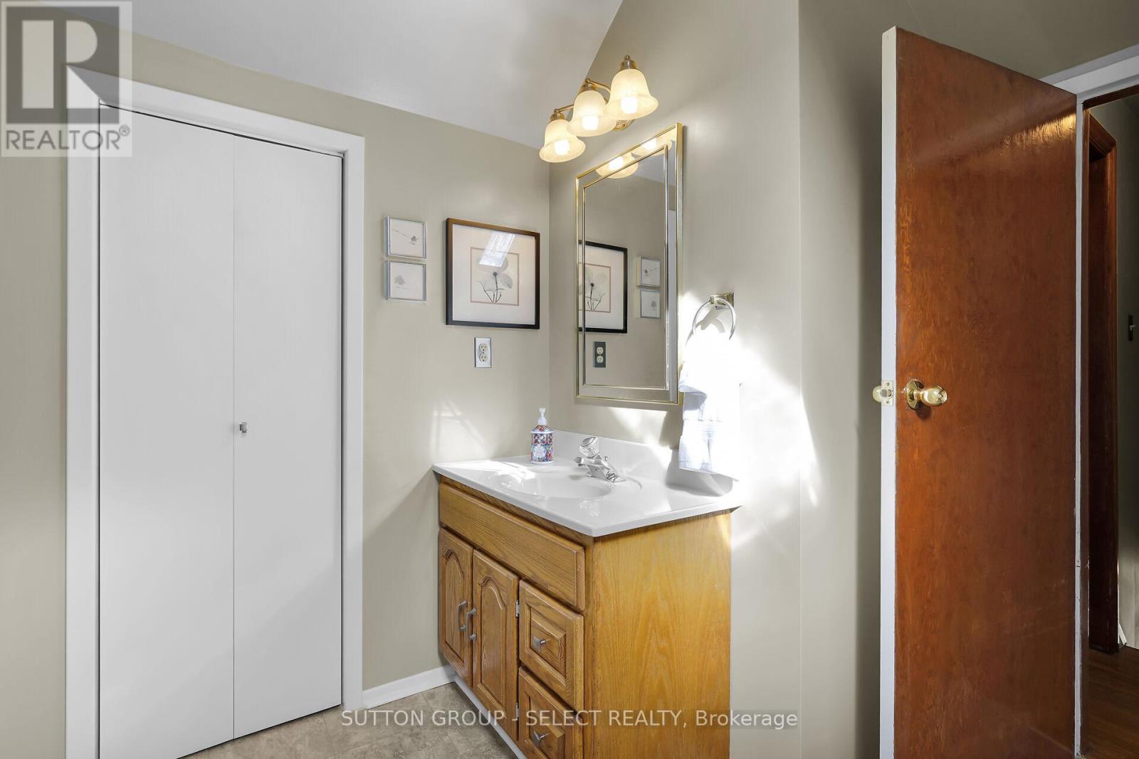 53 Graydon Street, London East, Ontario  N5W 2H9 - Photo 33 - X12502060