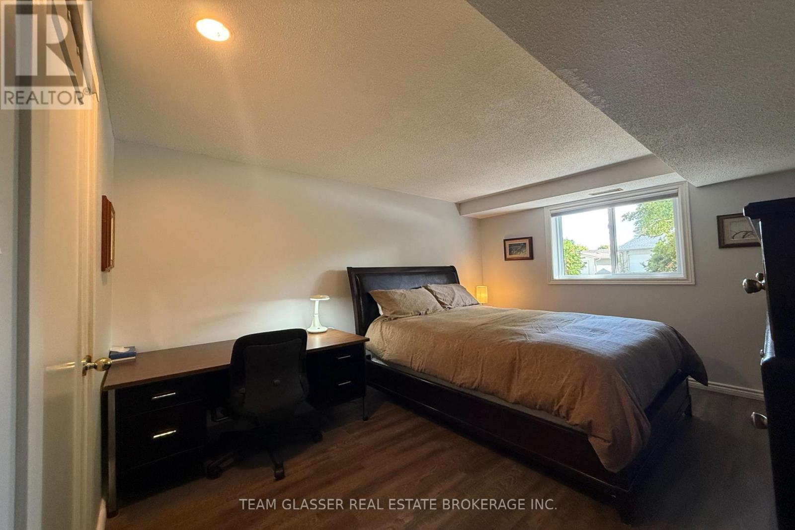 708 Village Green Avenue, London South, Ontario  N6K 1H2 - Photo 15 - X12502124