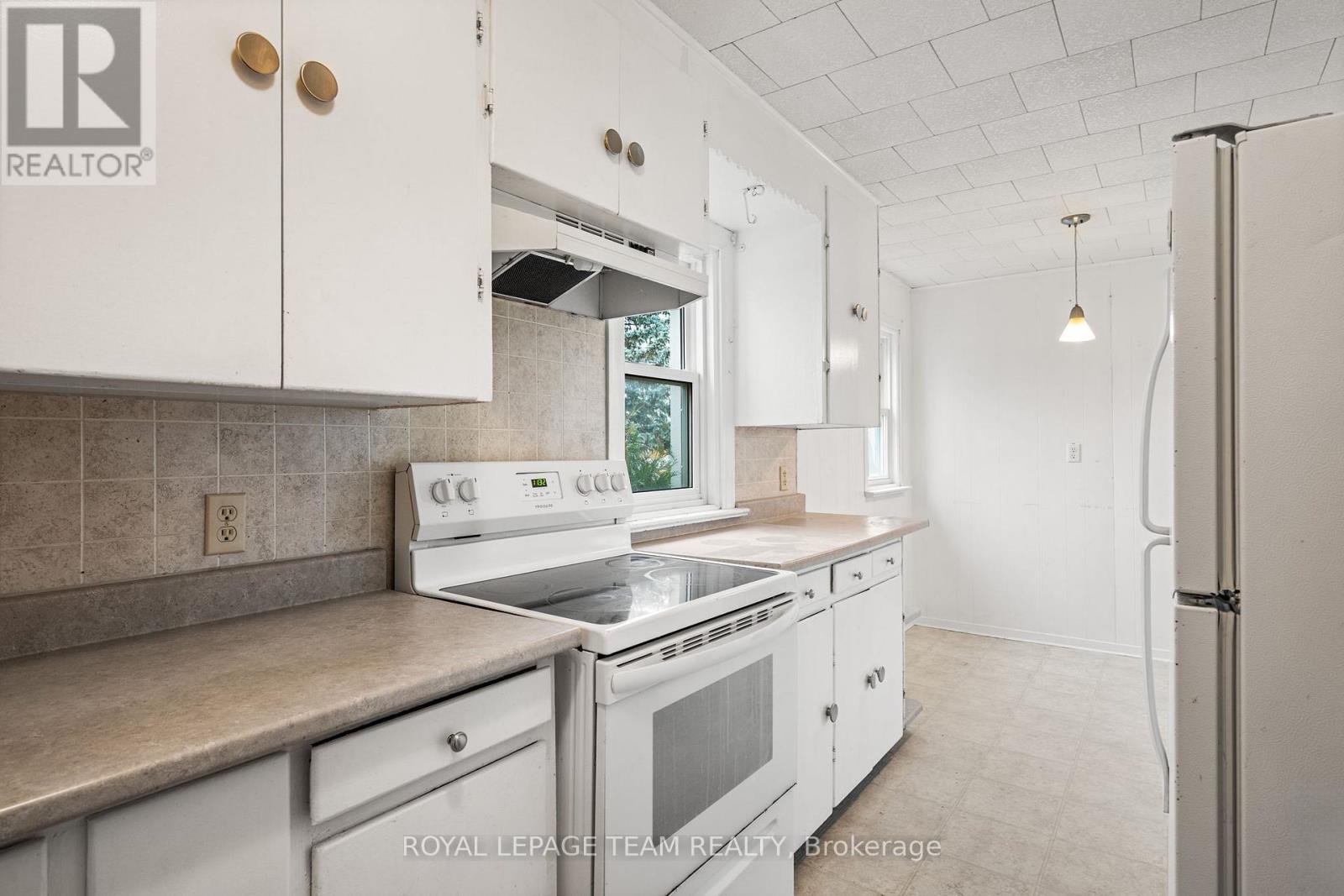 266 Daniel Street S, Arnprior, Ontario  K7S 2M2 - Photo 13 - X12501924