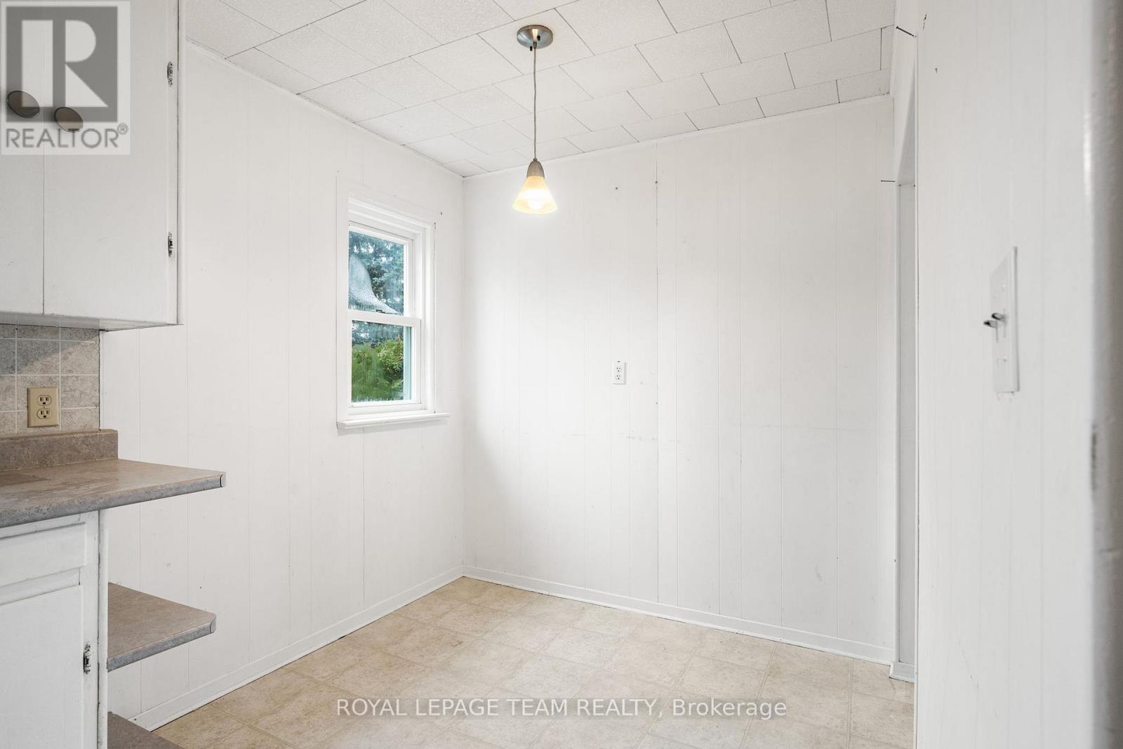 266 Daniel Street S, Arnprior, Ontario  K7S 2M2 - Photo 15 - X12501924