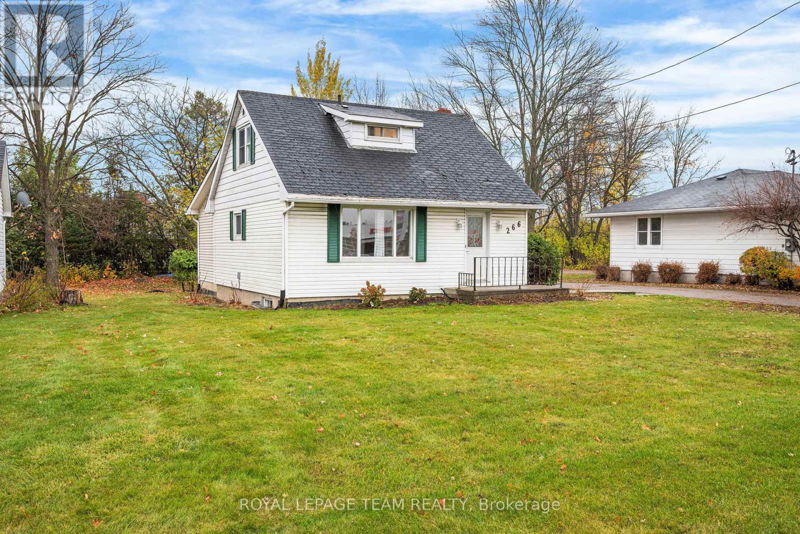 266 Daniel Street S, Arnprior, Ontario  K7S 2M2 - Photo 3 - X12501924