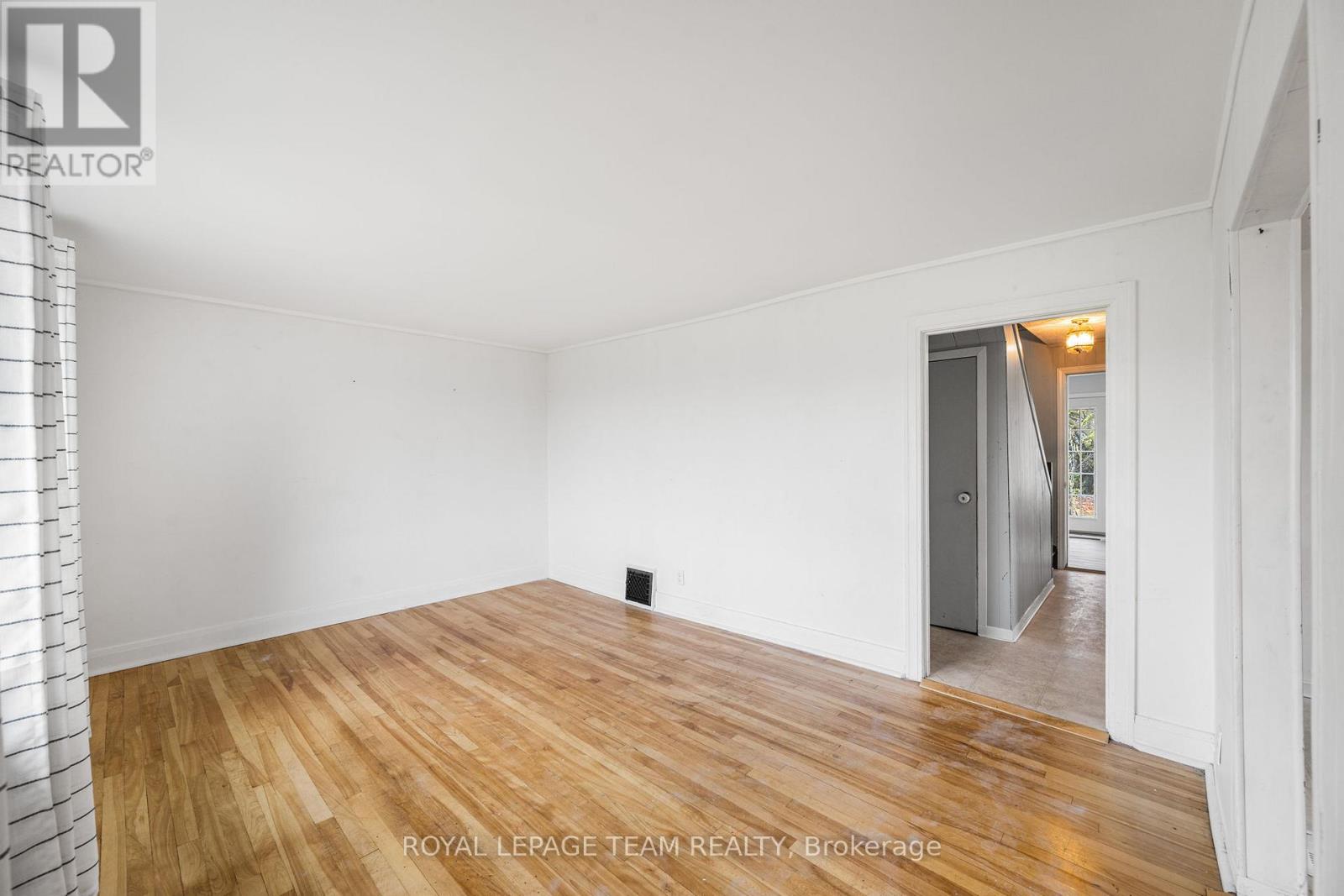 266 Daniel Street S, Arnprior, Ontario  K7S 2M2 - Photo 6 - X12501924