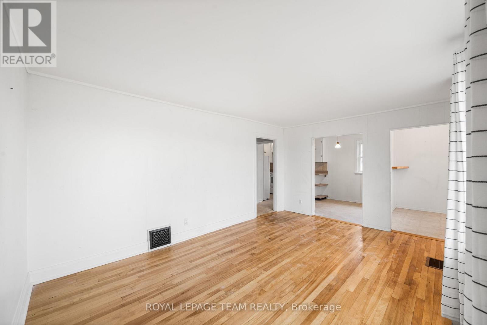 266 Daniel Street S, Arnprior, Ontario  K7S 2M2 - Photo 8 - X12501924