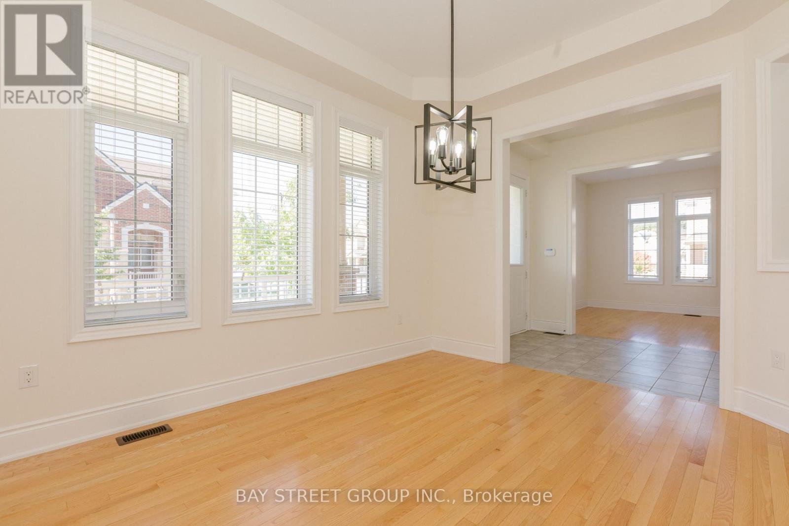 3127 Streamwood Pass, Oakville, Ontario  L6H 0T2 - Photo 10 - W12501692