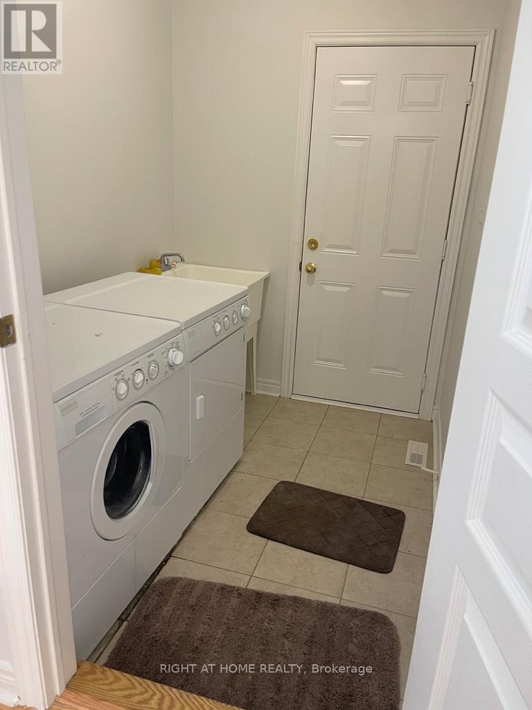 5343 Terry Fox Way, Mississauga, Ontario  L5V 0C5 - Photo 18 - W12501706