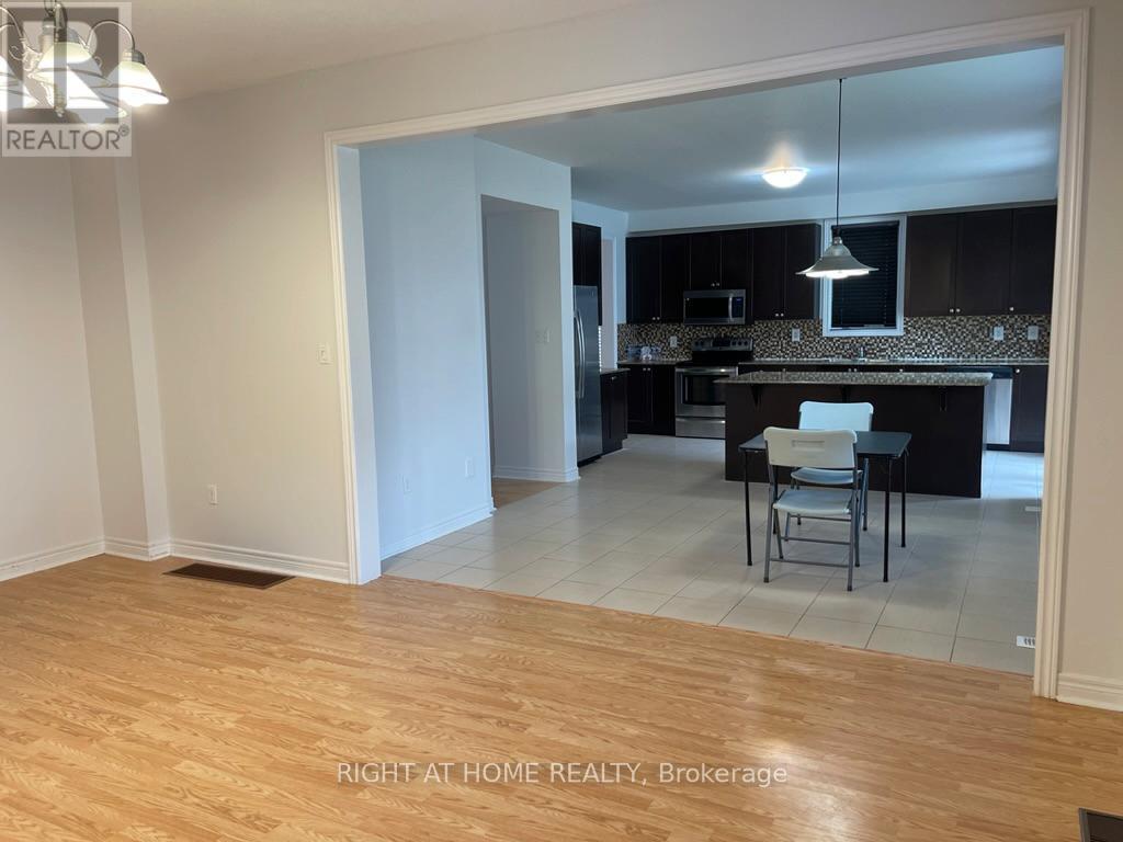 5343 Terry Fox Way, Mississauga, Ontario  L5V 0C5 - Photo 2 - W12501706