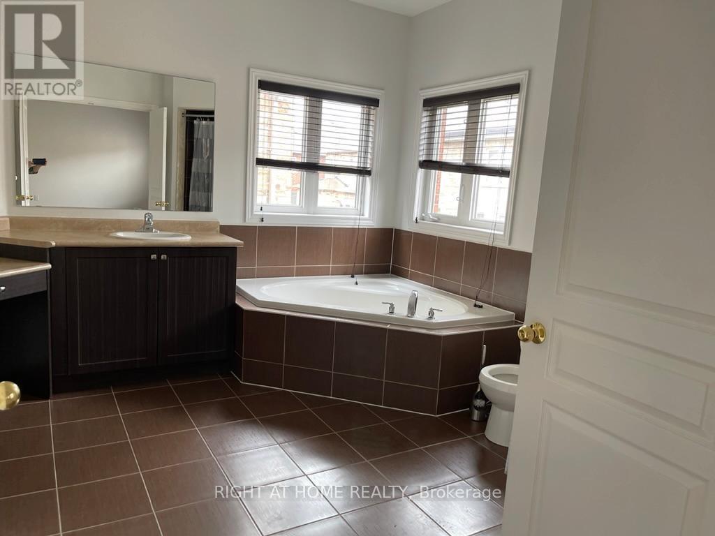 5343 Terry Fox Way, Mississauga, Ontario  L5V 0C5 - Photo 27 - W12501706