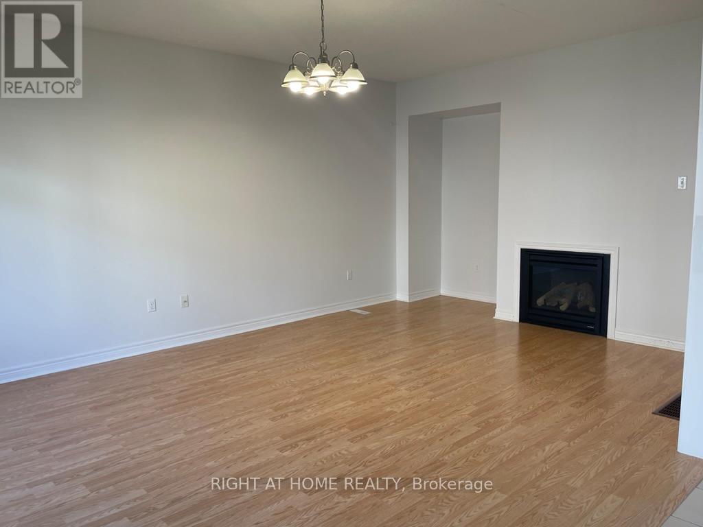 5343 Terry Fox Way, Mississauga, Ontario  L5V 0C5 - Photo 3 - W12501706