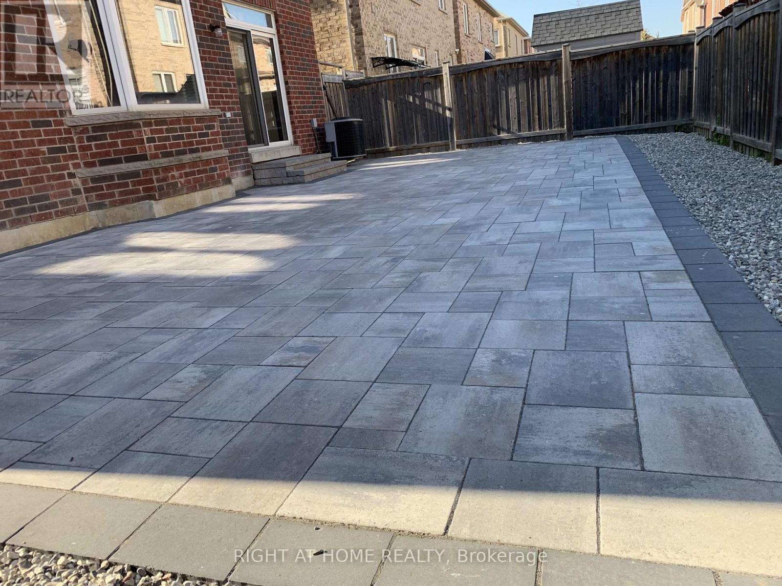 5343 Terry Fox Way, Mississauga, Ontario  L5V 0C5 - Photo 33 - W12501706