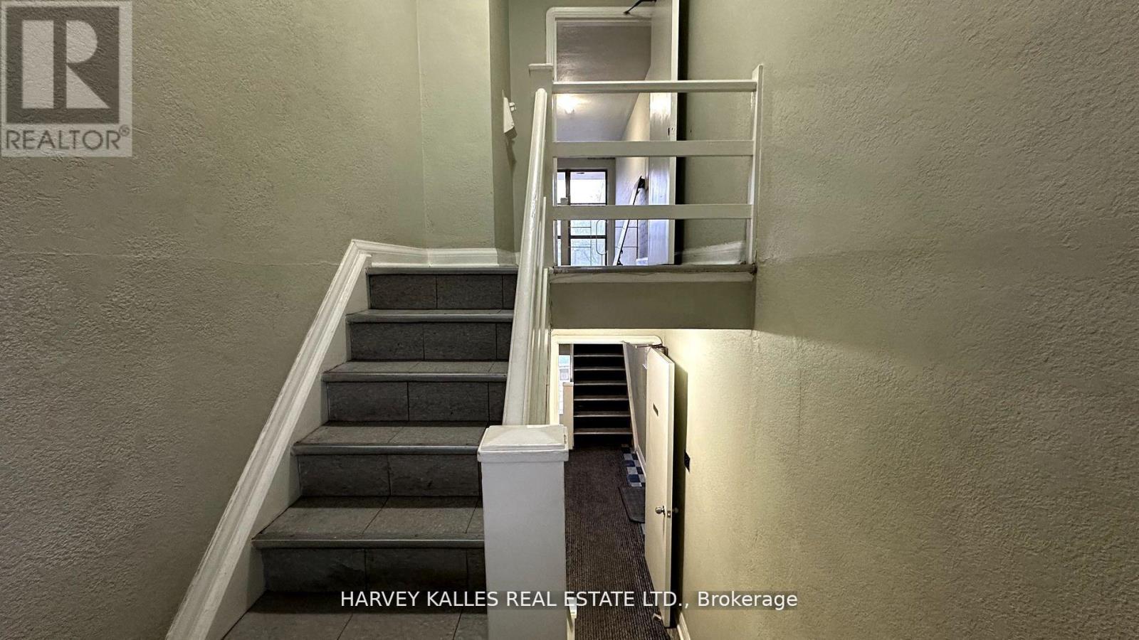 90 Trethewey Drive, Toronto, Ontario  M6M 4B4 - Photo 16 - W12501744