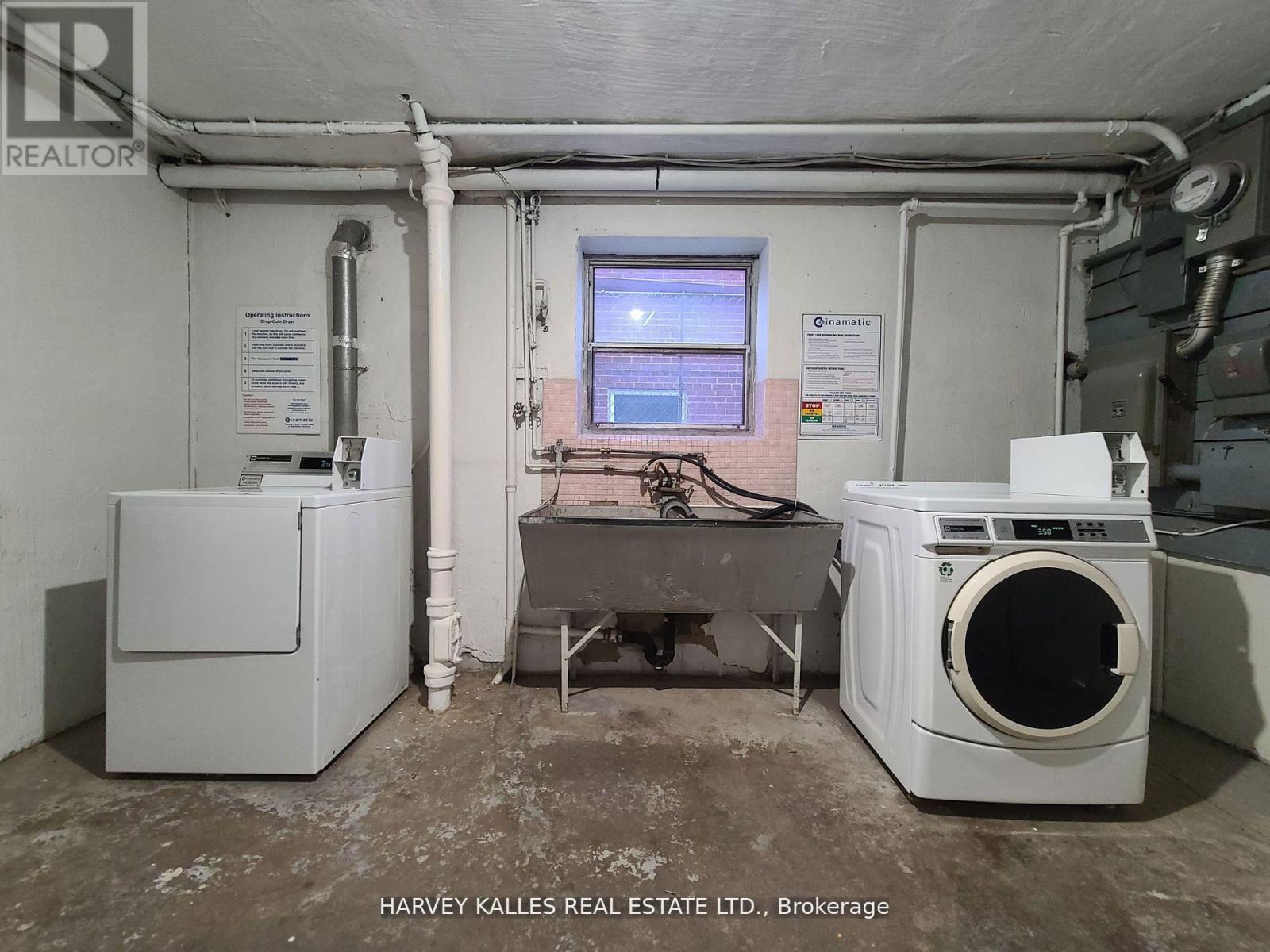 90 Trethewey Drive, Toronto, Ontario  M6M 4B4 - Photo 19 - W12501744