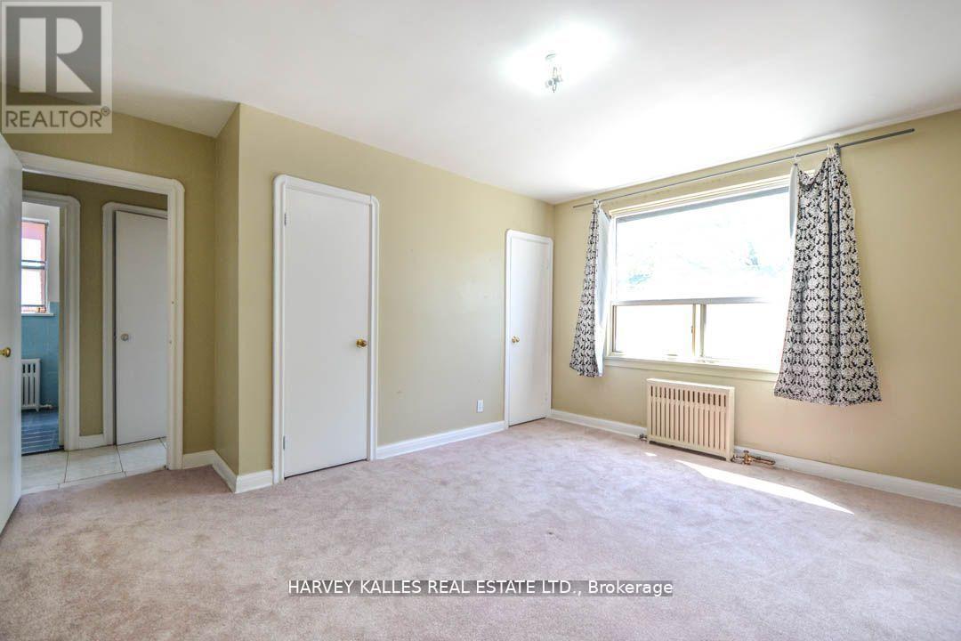 90 Trethewey Drive, Toronto, Ontario  M6M 4B4 - Photo 6 - W12501744