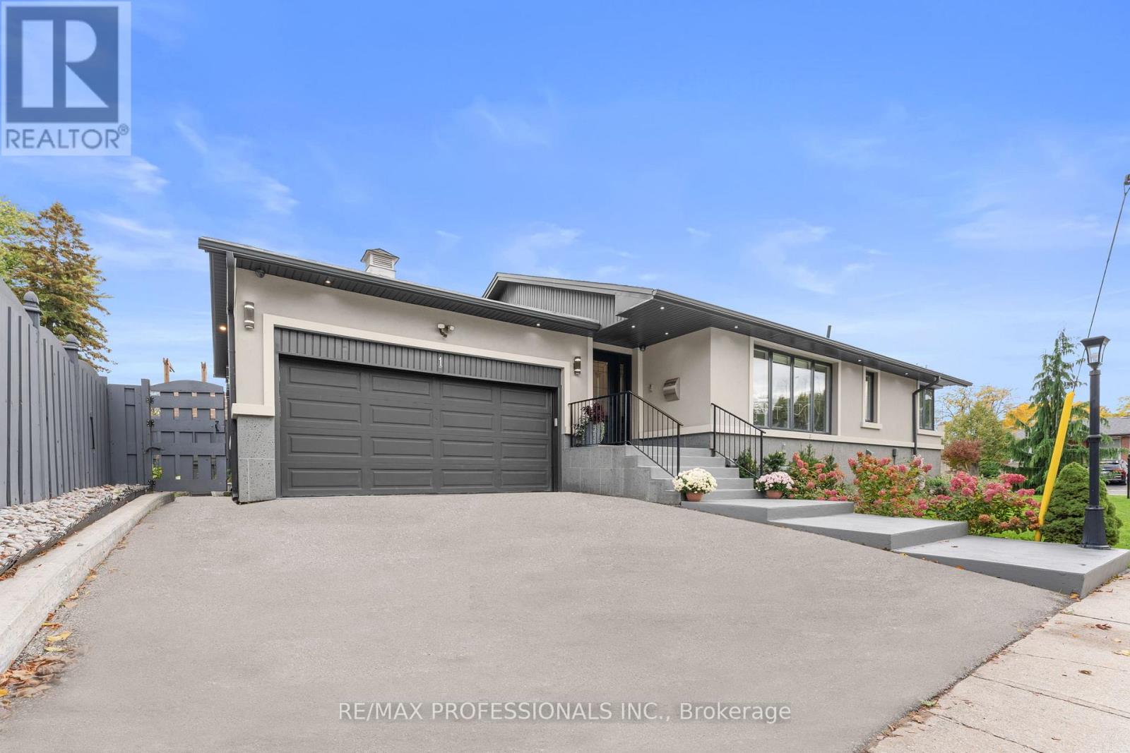 1 TEWSLEY PLACE, Toronto, Ontario