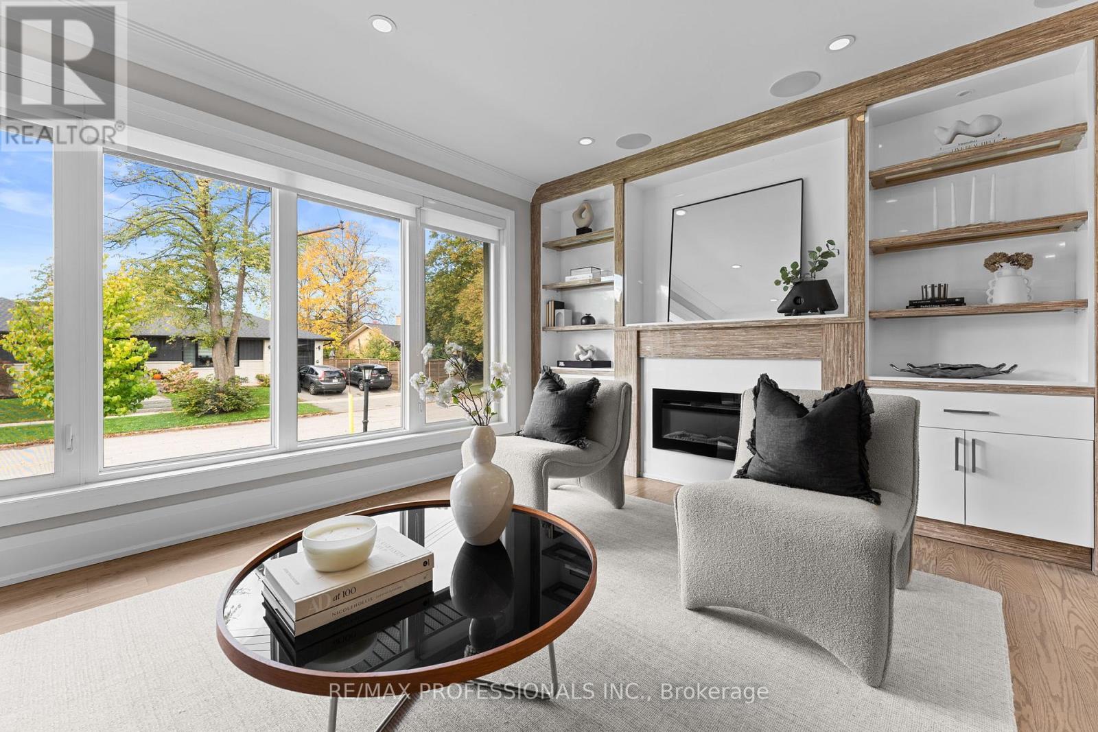 1 Tewsley Place, Toronto, Ontario  M9P 1N6 - Photo 2 - W12501758